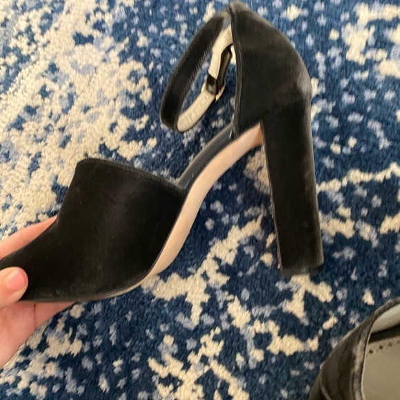 MANOLO BLAHNIK / aminta grey Velvet peep toe d’Orsay ankle Sandal heel 38.5 8.5 - Picture 3 of 7